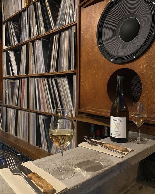 Plak + Şarap Eşleşmesi: Müziğin ve Tadın Uyumu 5 f0d952b46a62eafb3b362e3be0b04b9e