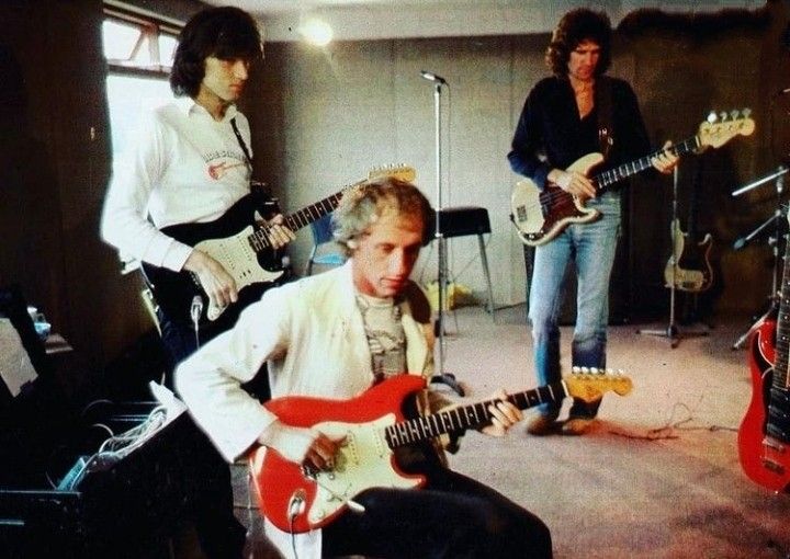 Dire Straits
