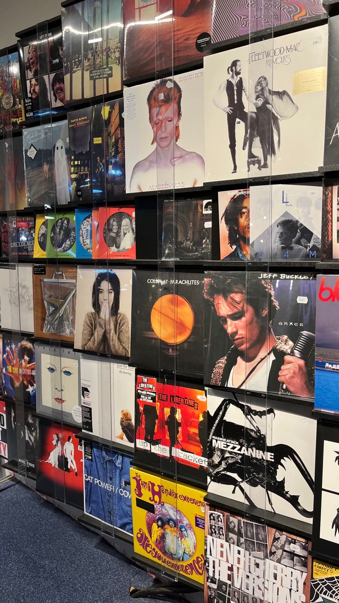 Paris Loves Vinyl 2026: Fütüristik Bir Kubbenin Altında 100.000 Plaklık Müzik Şöleni