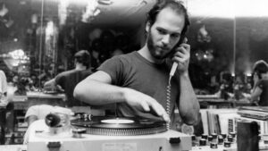 1970’lerde DJ Olmak: Plak Kutularından Kültüre Dönüşen Bir Devrim