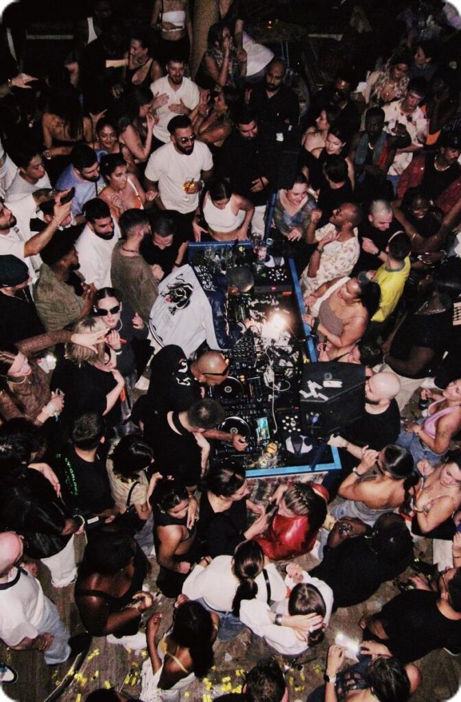 e50a13dac41cc3452647a5ae57b4701d