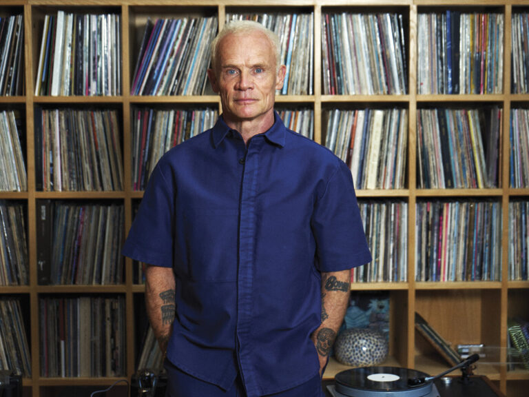 Flea ve “Honora”: Bir Gölgeden Çıkış Hikayesi