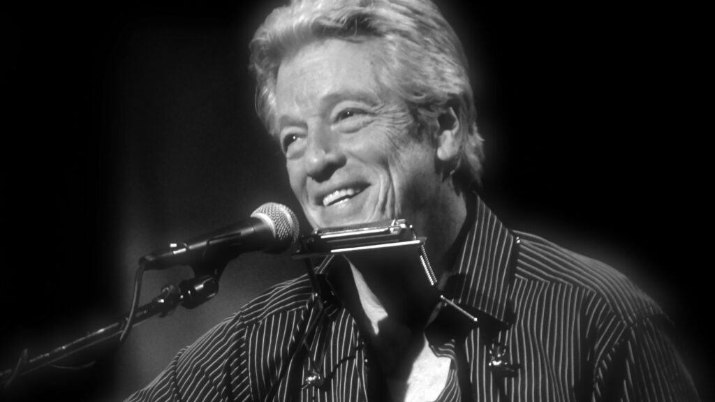 Blues’un Son Hikâye Anlatıcılarından Biri: John P. Hammond ve Sahnenin Bitmeyen Yolculuğu 4 MV5BNmM1ZWNmMGUtNTlhNS00Nzg5LThiZWQtNzRkMjEyOTViMzQzXkEyXkFqcGc@. V1