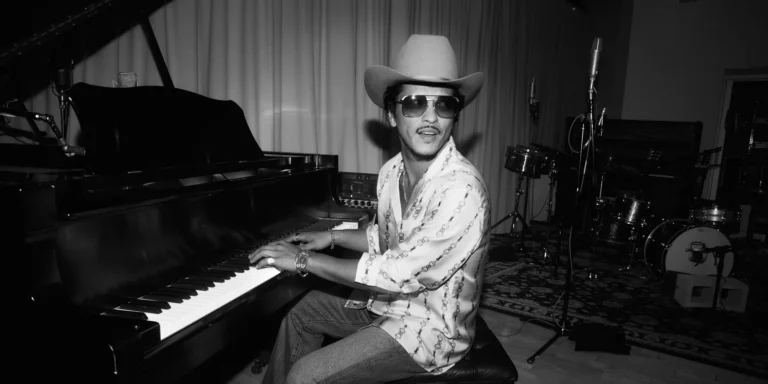 Bruno Mars ve Nostalji Meselesi: “The Romantic” Albümü Neden Tanıdık Geliyor?