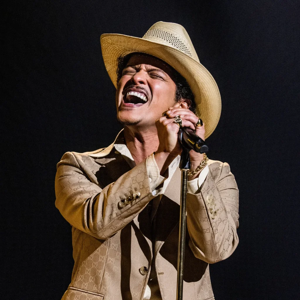 ffd520c370c5975f1623db5040cf921bfc brunomars chart.1x.rsquare.w1400.jpg