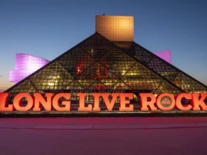 ROCK & ROLL HALL OF FAME 2026 ADAYLARI: POP’TAN HIP-HOP’A UZANAN GENİŞ BİR MÜZİK HİKÂYESİ