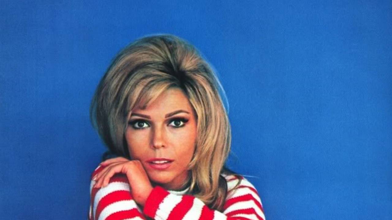 Nancy Sinatra’nın Mirası: 60’ların İkonundan Deneysel Pop Yıldızına Uzanan 20 Şarkılık Hikâye
