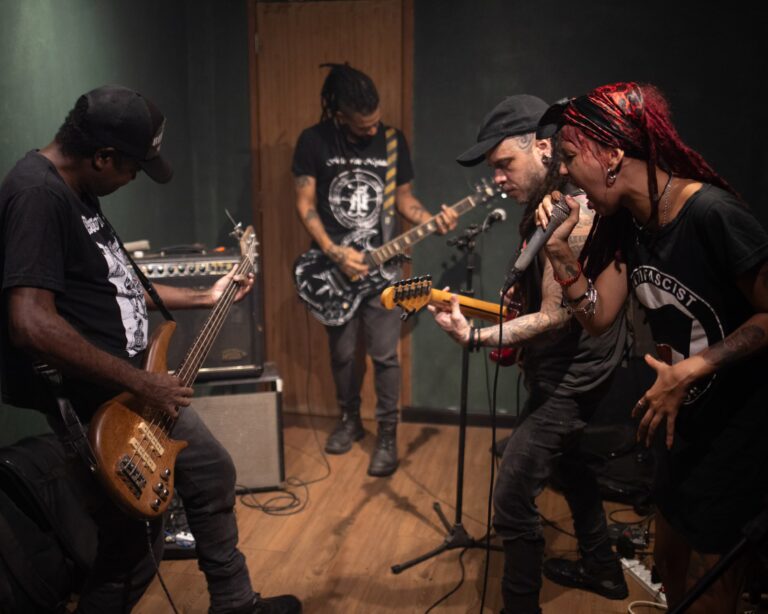 Brezilya’da Punk Yeniden Doğuyor: Müziğin Ötesinde Bir Direniş Hikayesi