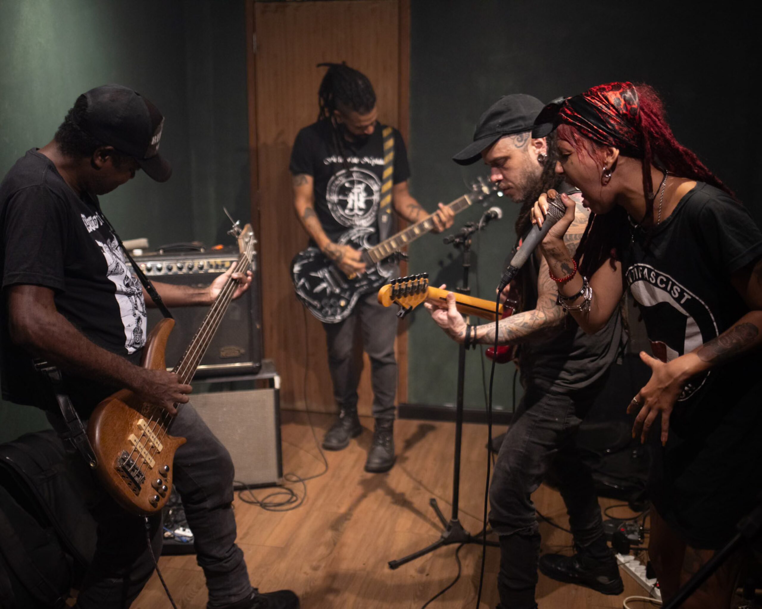 Brezilya’da Punk Yeniden Doğuyor: Müziğin Ötesinde Bir Direniş Hikayesi