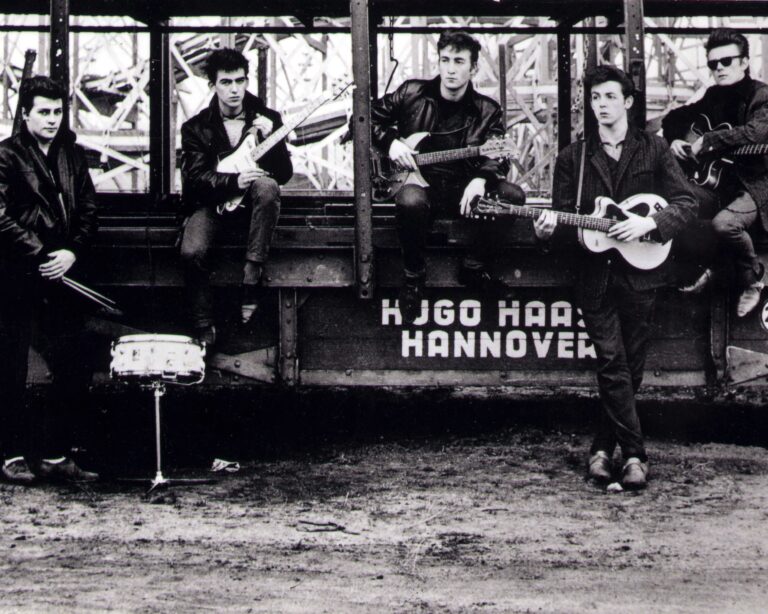 The Beatles’ın Hamburg Günleri: Efsane Olmadan Önce Yazılan Hikâye