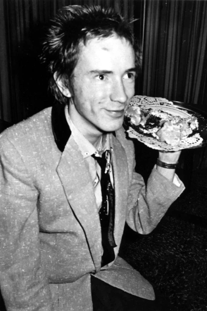 “Duck Rock”: Malcolm McLaren’ın Müziğin Geleceğini Önceden Duyan Kaotik Deneyi 3 Malcolm McLaren 04 GQ 27Oct17 rex b.jpg