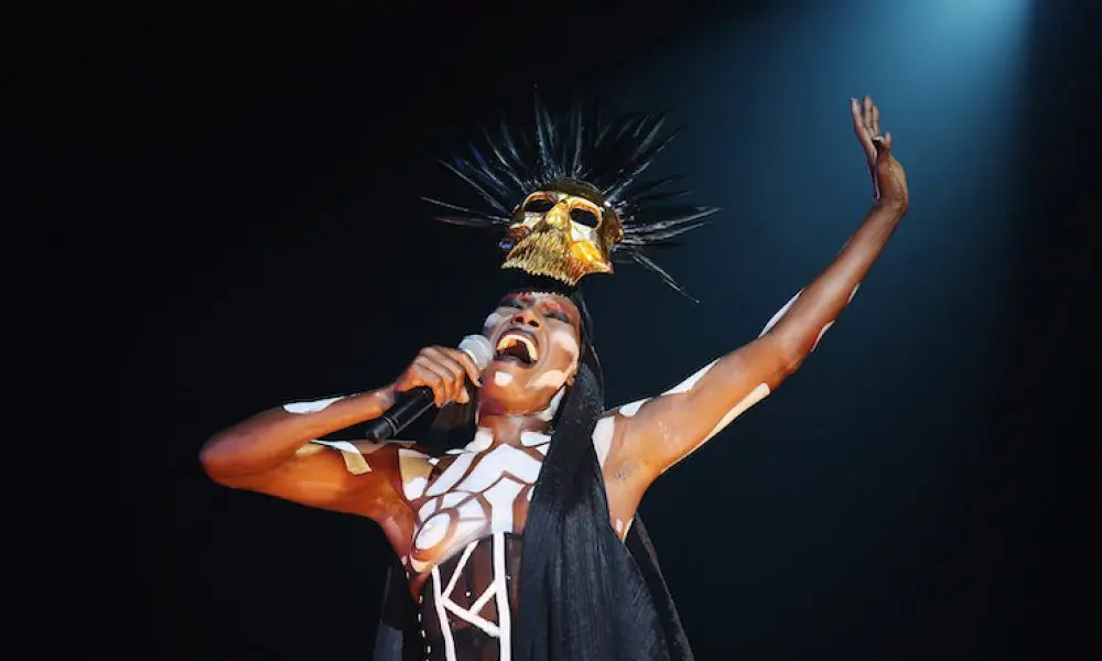 GRACE JONES: MODAYI TAKİP ETMEDİ, MODANIN YÖNÜNÜ DEĞİŞTİRDİ 2 Grace Jones GettyImages 475379482
