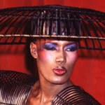 GRACE JONES: MODAYI TAKİP ETMEDİ, MODANIN YÖNÜNÜ DEĞİŞTİRDİ