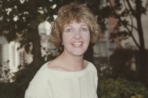 PENELOPE KEITH: İNGİLİZ SİTCOM TARİHİNİN UNUTULMAZ YÜZÜ