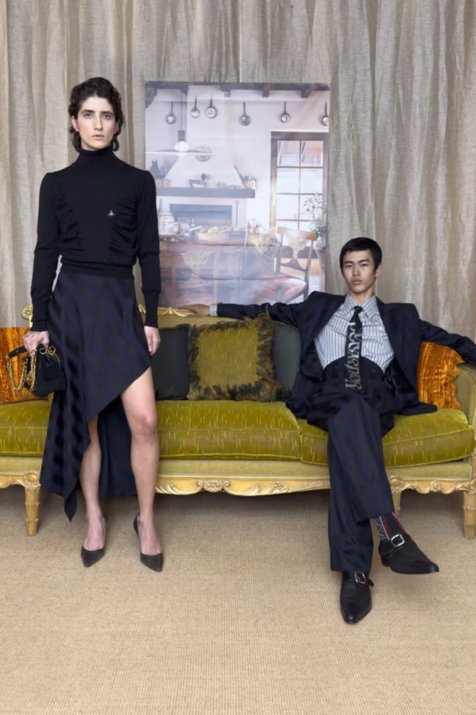 Vivienne Westwood'dan Punk Mirasını Yeniden Yorumlayan 2026 Kampanyası 2 https hypebeast.com image 2026 07 16 vivienne westwood fall winter 2026 Juergen Teller campaign info 5.jpg
