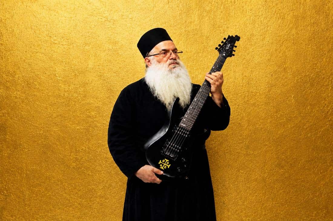 RAHİPLİKTEN DOOM METALE: FATHER DIONYSIOS TABAKIS’İN EZBER BOZAN MÜZİK YOLCULUĞU