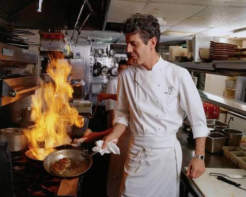 BOURDAIN’İN MASADAN DÜNYAYA UZANAN HİKÂYESİ